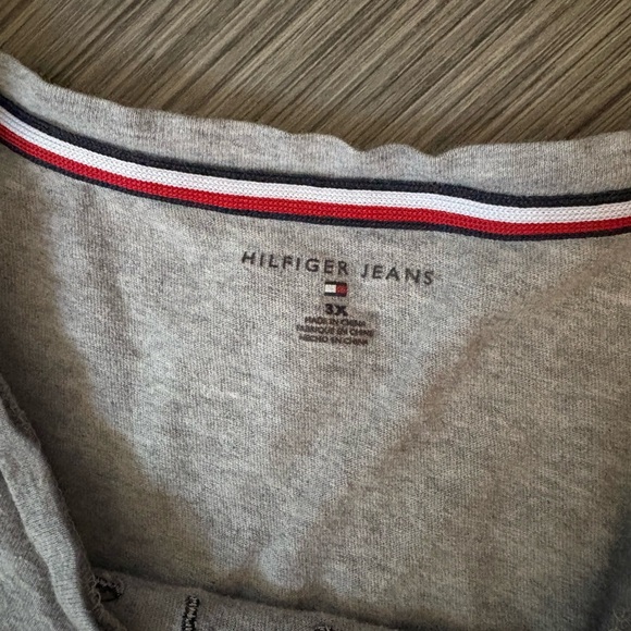 Tommy Hilfiger Light Gray Graphic Tee Size 3XL - Picture 5 of 6